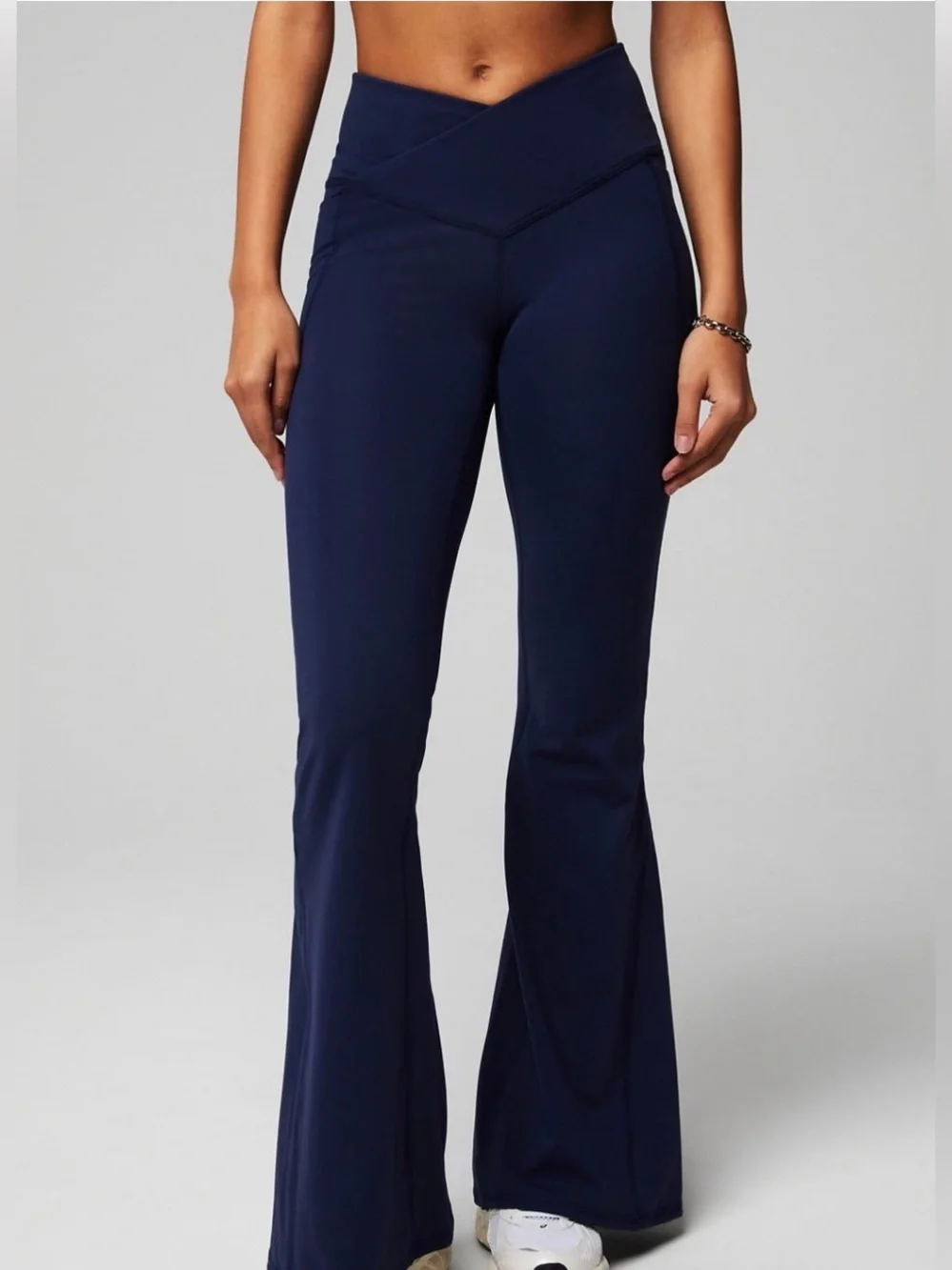 *NWT Fabletics Oasis PureLux High-Waisted Crossover Flare Black Leggings - Picture 1 of 12